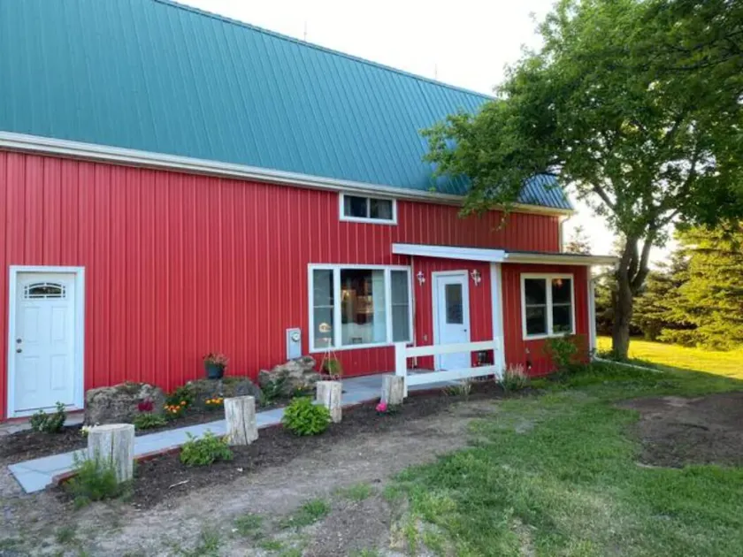 Lake View 3 Bedroom Barn - Image 1