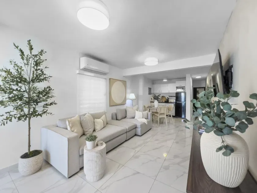 Cozy 4-Bed Retreat for Groups of 8 in Santurce - Image 1