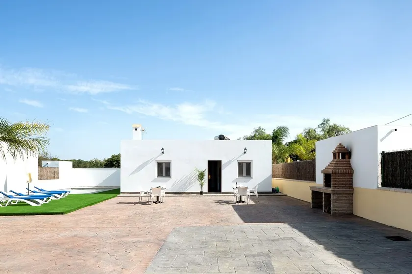 Haustierfreundliches Ferienhaus \"Villa Montenmedio - Carmelo\" mit Bergblick & Pool - Image 1