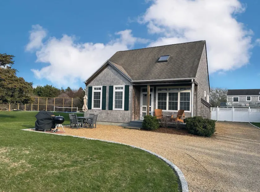 Ce chalet romantique est tout simplement une coupe au-dessus - - Image 1