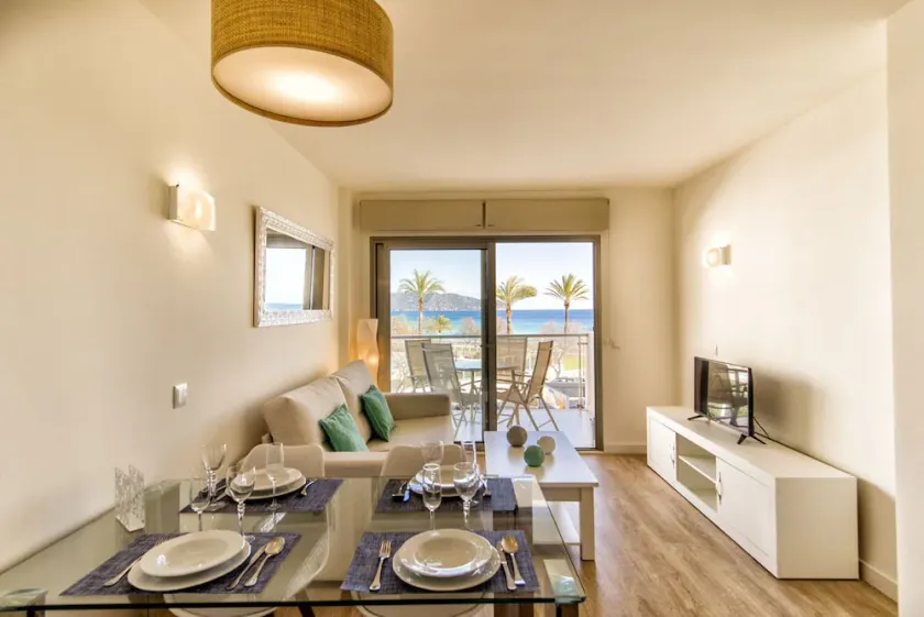 APARTMENT IN CALA MILLOR, Modern, DIRECTLY ON THE BEACH, SEAVIEW, Wifi Incl, - Image 1