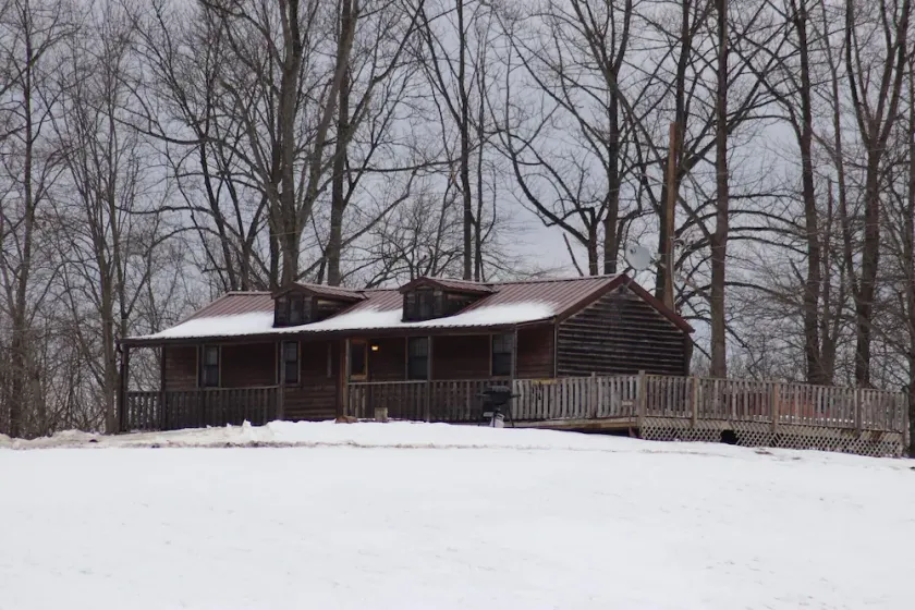 Close To The Caves; HOT TUB! WiFi; Deck, Grill, Fire Pit, Pet Friendly, 5+ Acres - Image 1