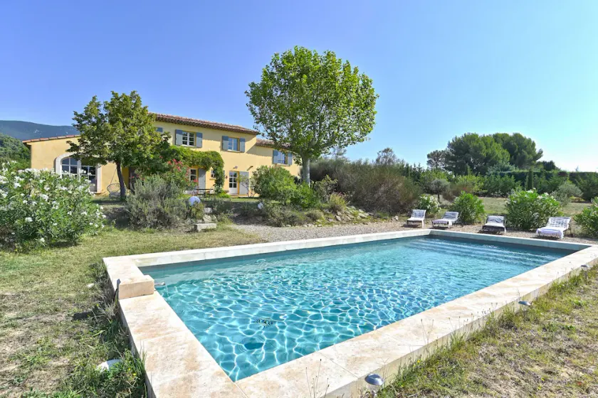 Villa with pool and garden - Image 1