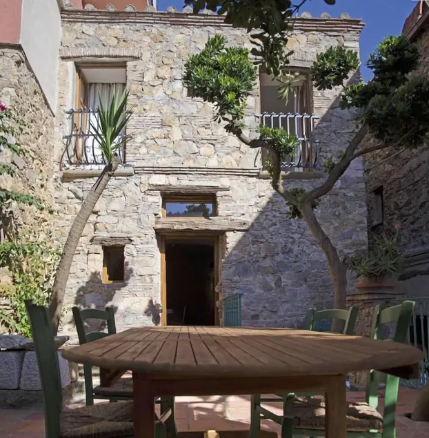House with garden in the historical center House with character. - Image 1