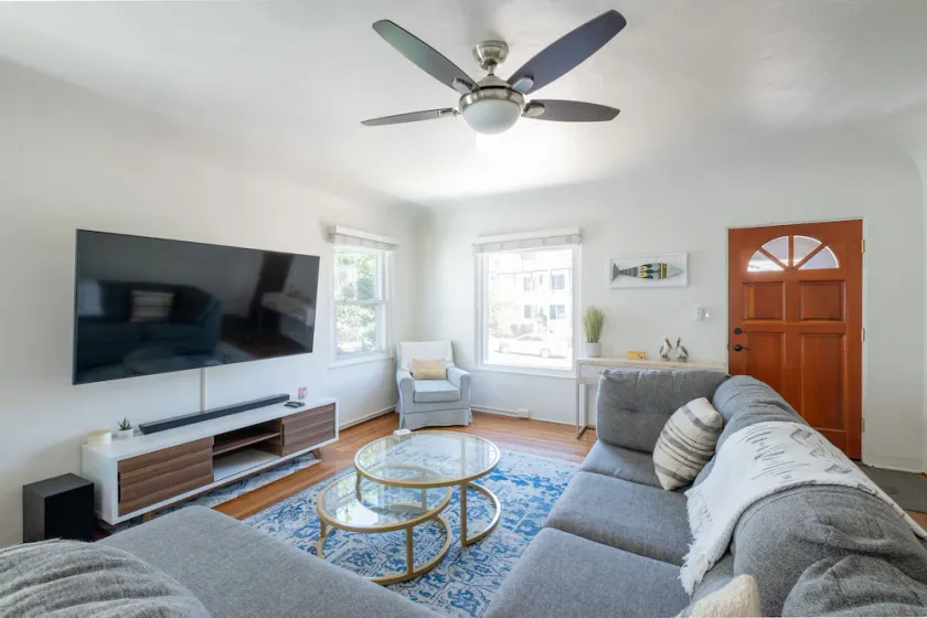 Beautiful 2 bedroom with best Location in Central San Diego - Image 1
