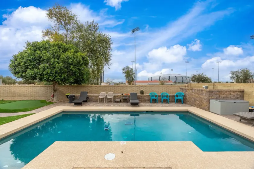 Prime Location HotTub/ Pool/ Outdoor Kitchen Spring training Clean and Safe. - Image 1