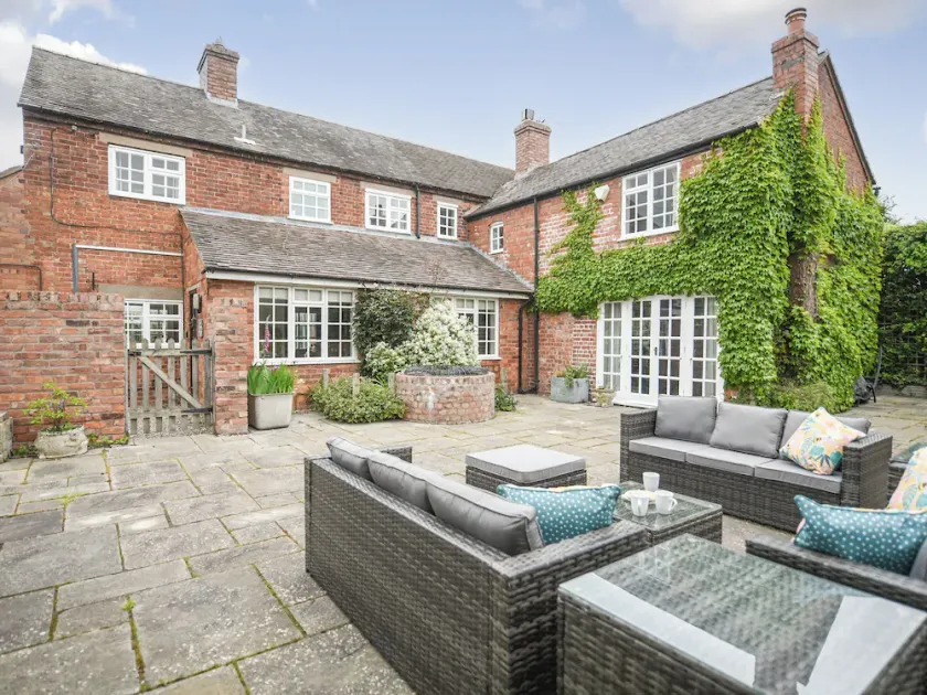 6 bedroom accommodation in Dorrington, near Church Stretton - Image 1