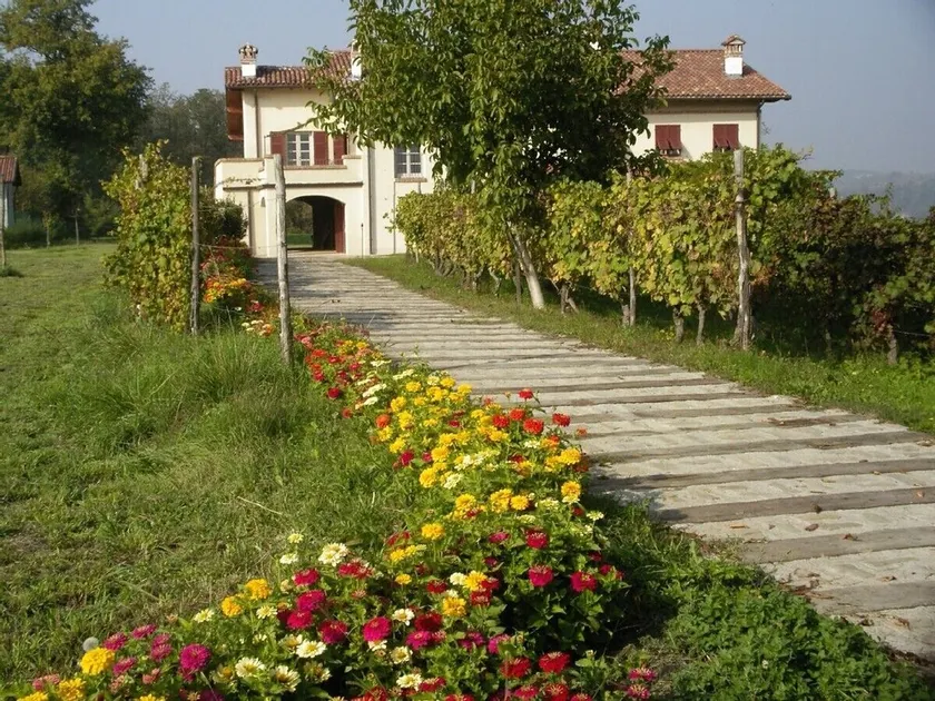 Romantica casa colonica in zona vinicola del Monferrato - Image 1
