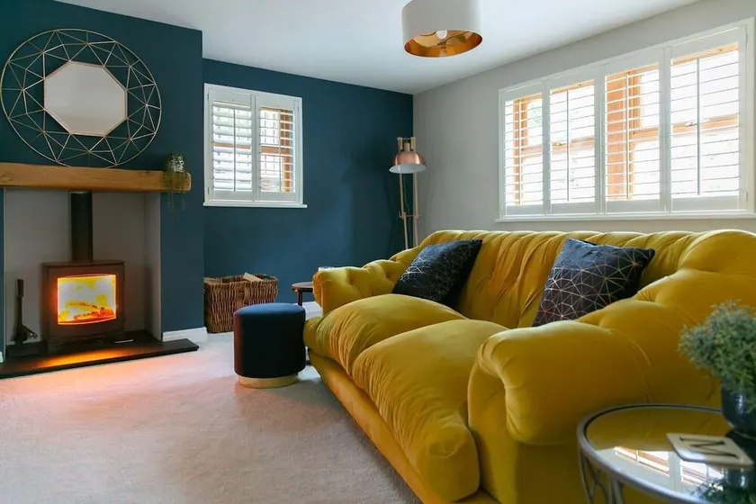 4 Bed House Sleeps 9 - Parking, Garden, Bbq, Wifi - Image 1