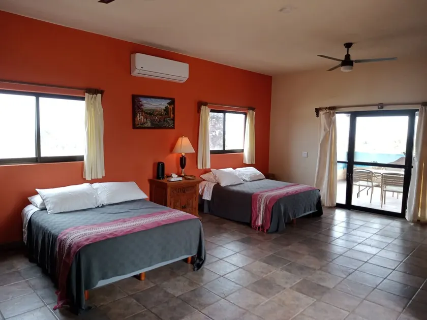 Grande chambre n ° 1 avec deux lits queen - Image 1