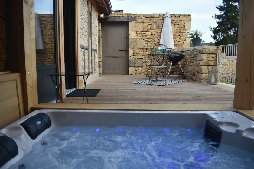 Maison de campagne,Jacuzzi privé, piscine partagée,climatisation,WIFI ,parking. - Image 1