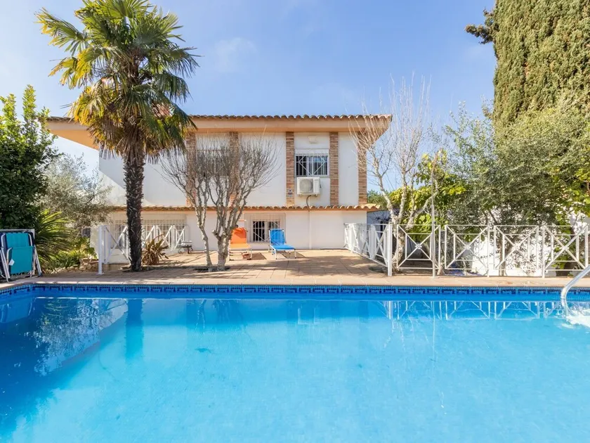 Maison de vacances privée avec piscine privée, WIFI, climatisation, TV, balcon, animaux admis - Image 1