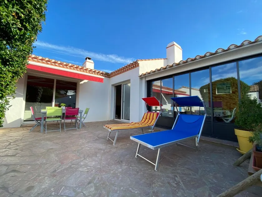 Beautiful 6/8 person house 200m from the sea+ large shared swimming pools - Image 1