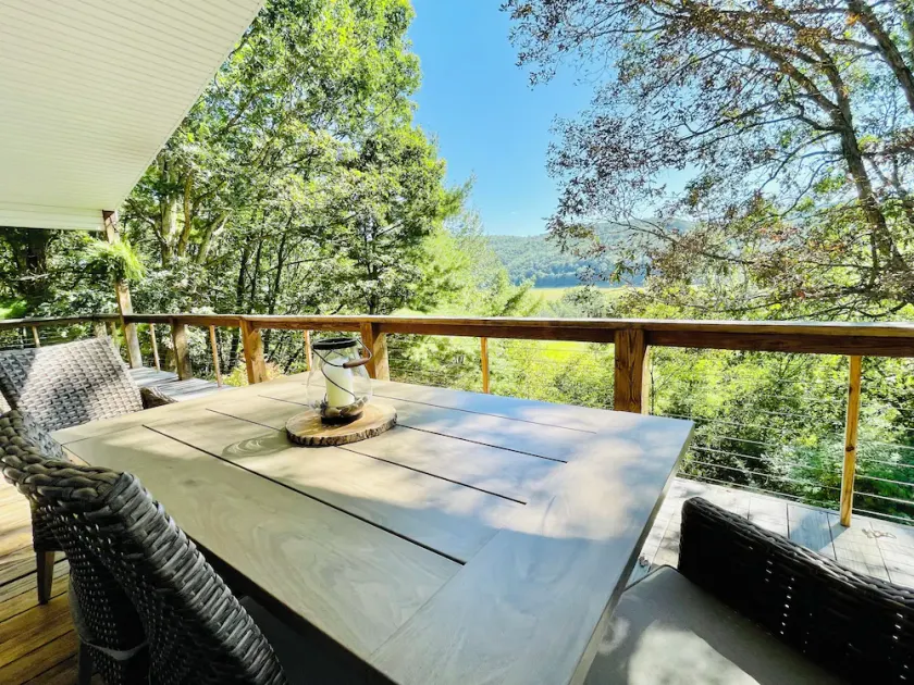 Cozy, 3 Bed, 2.5 Bath, WV mountain escape w/ hot tub, fireplace, mountain view - Image 1