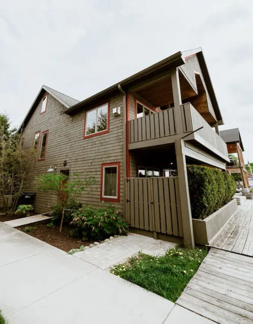 Leland`s Harbor View - Image 1