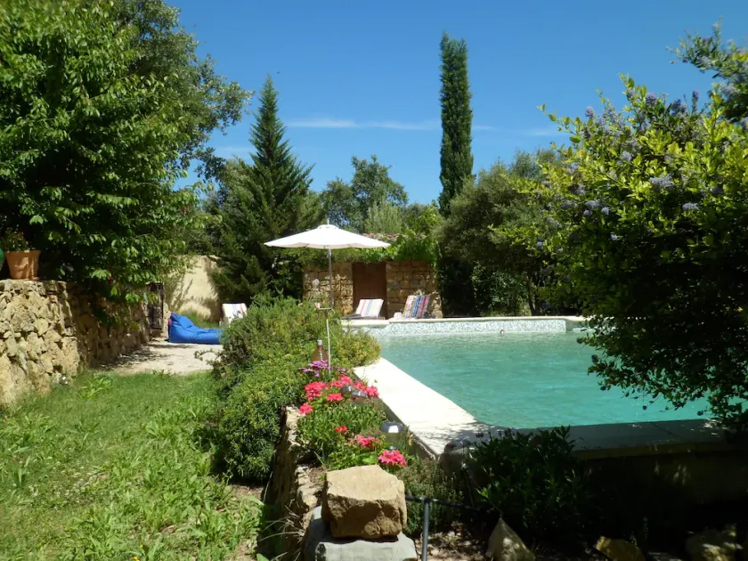 Litet hus med pool omgiven av naturen mellan havet och Verdon - Image 1