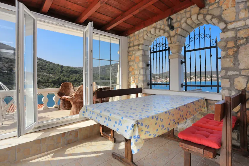 Three bedroom apartment near beach Vinišće, Trogir (A-18674-a) - Image 1