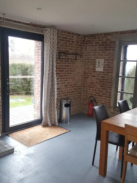 Group accommodation for 12 people in a rural setting - Image 1