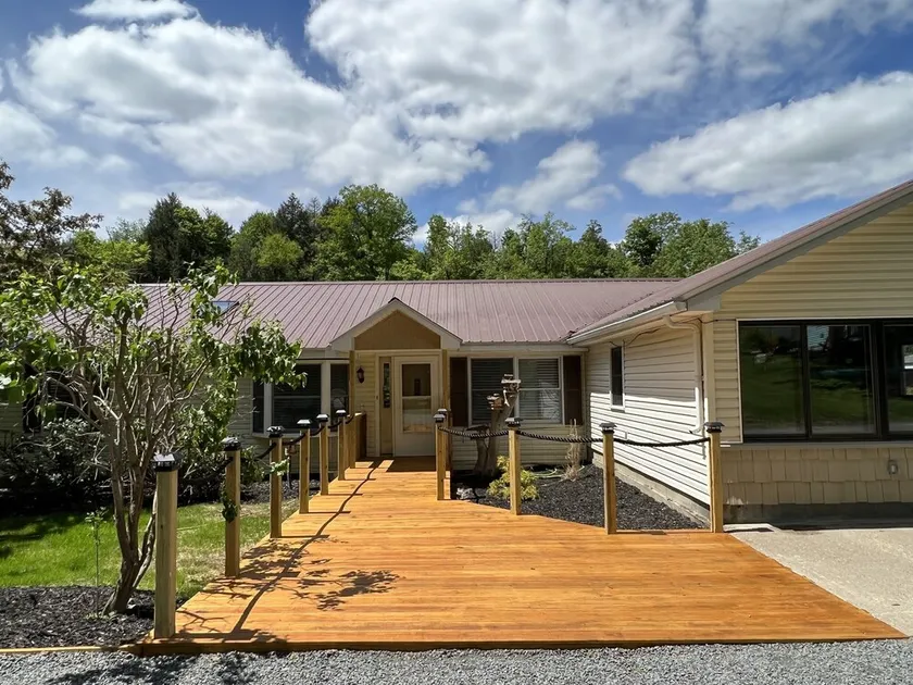 Riverhouse NEW renovation, riverfront, game rm, fishing, swimming, paddle sports - Image 1