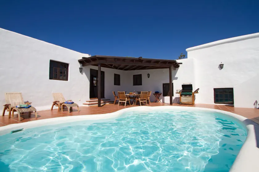 Finca mit eigenem Pool und einer herrlichen Aussicht auf Berge und Meer - Image 1