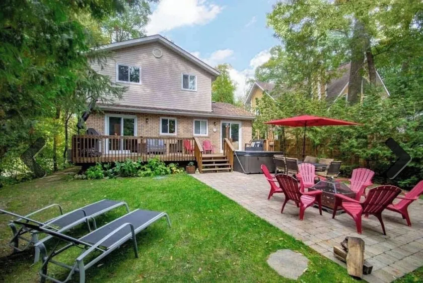 Beautiful All Season Cottage with a Hot Tub - Image 1