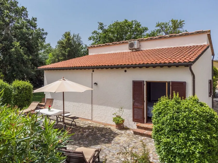 Gemütliche Wohnung in einem Ferienhaus mit Klimaanlage, Pool,  W-LAN, Innenhof und Panoramablick - Image 1