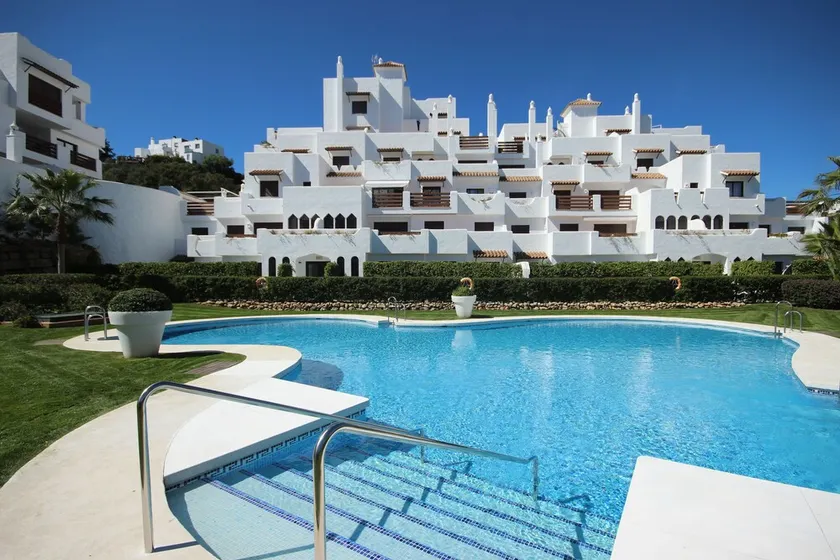 Appartement neuf de 2 chambres situé à 5 minutes de Puerto Banus - Image 1