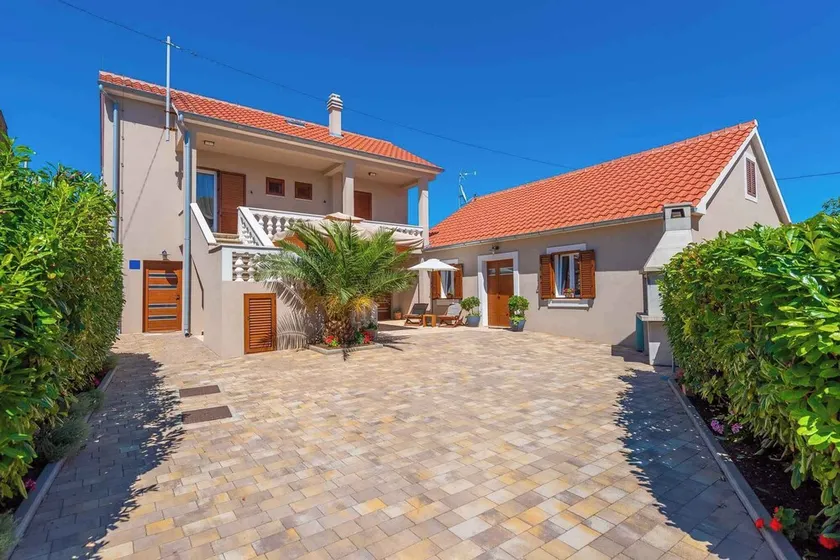 Holiday home Fully air-conditioned and modern - Image 1