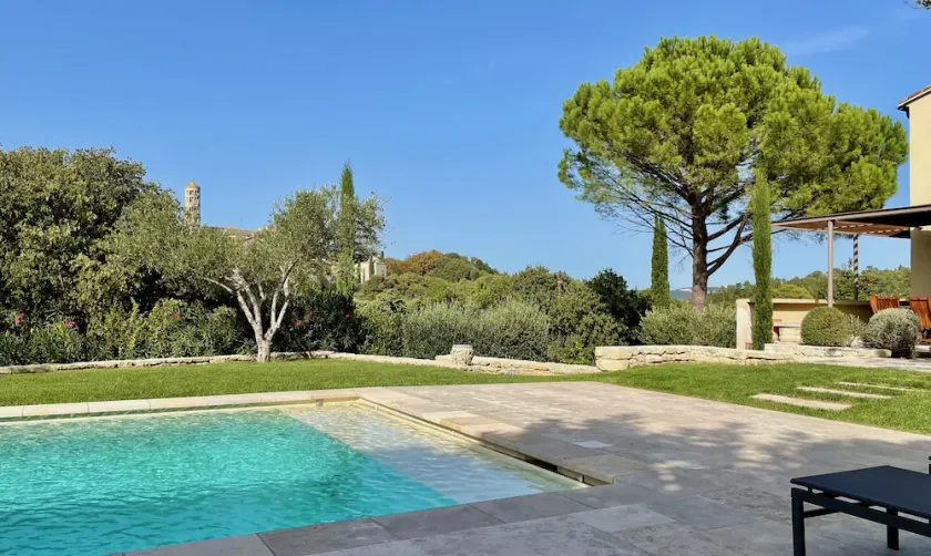 Architect-designed house with pool, exceptional view of Uzès, 350m town center - Image 1
