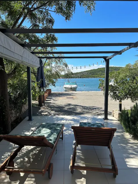 Toma - house by the sea - Image 1
