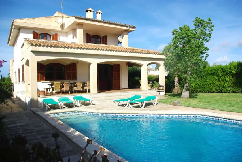 Beach and relax in house with private garden and pool in Sa Rapita - Image 1