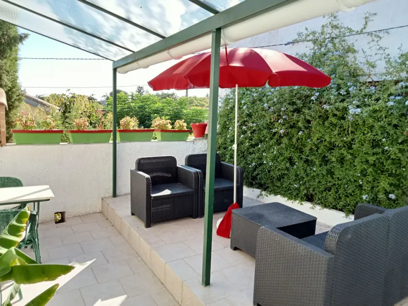 Maison 2 Personnes Avec Garage Terrasse 5 Minutes Tour Magne/proche Centre Ville - Image 1