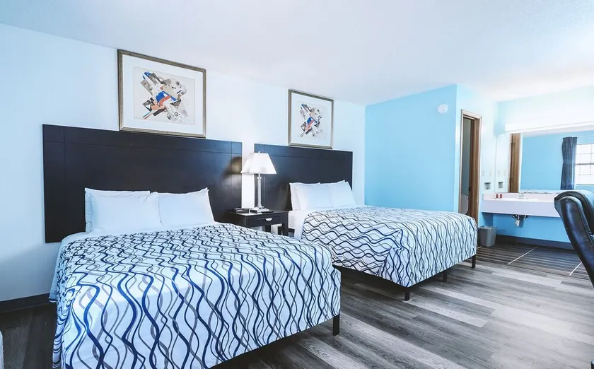 Blue Way Inn & Suites Wellington - Deluxe 2 Queen Bed Non Smoking - Image 1
