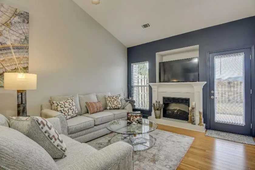 Totally Renovated-2BR 2BA-14 mi from Masters - Image 1
