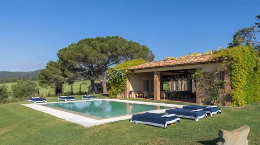 Luxury villa at 15 minutes driving from the seaside - Image 1