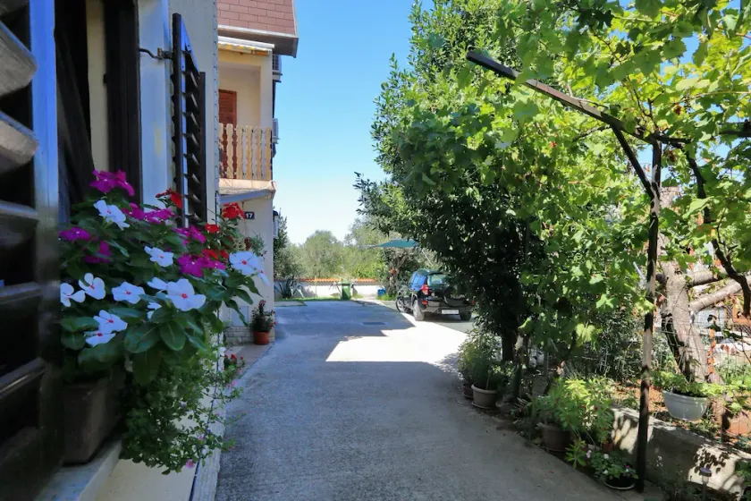 Two bedroom apartment with air-conditioning Bibinje, Zadar (A-6160-f) - Image 1