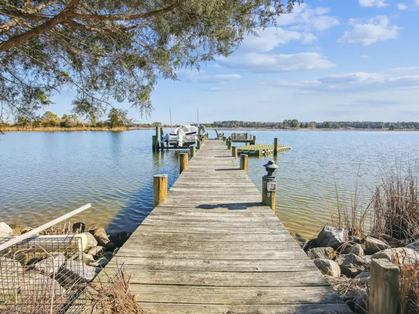Short drive to Downtown Cambridge | Private Dock | Guest House | Pool | Hot Tub - Image 1