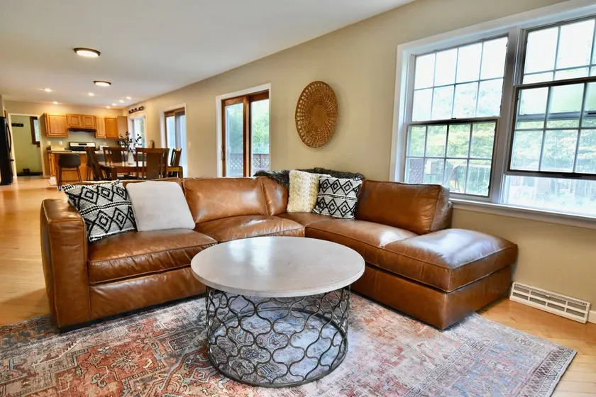 Spacious, comfortable home, close to Killington and Pico. Sleeps 8. - Image 1
