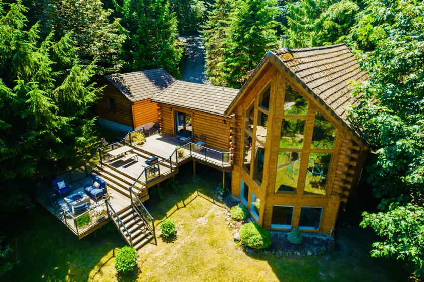 ❤Waterfront Acre | 180° Views | Custom Log Home | By Vacationloghome - Image 1