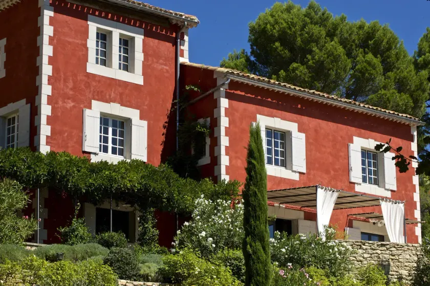 Beautiful Provencal property in the Luberon in the massive Ochre - Image 1