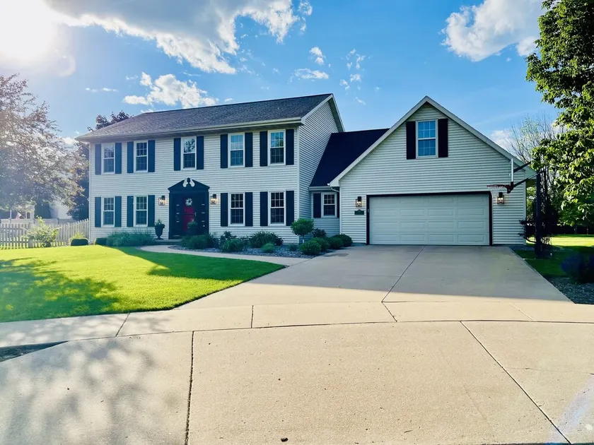 Beautiful Home Available for EAA AirVenture 2026! - Image 1