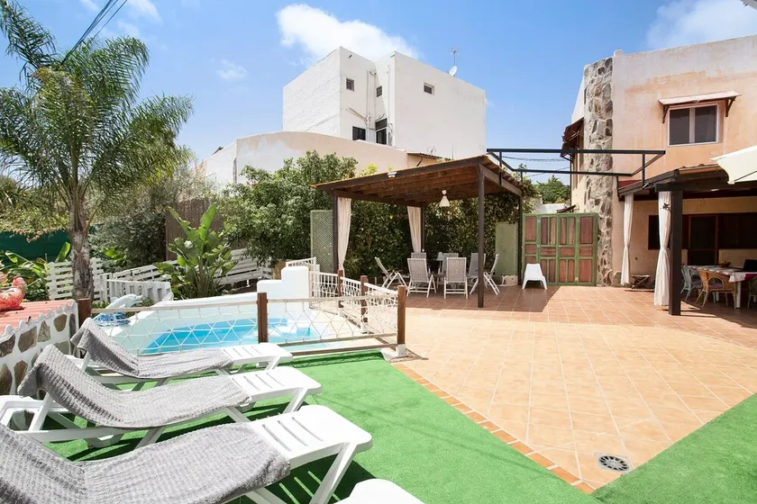Villa 'Casa Las Flores' with Mountain Views - Image 1
