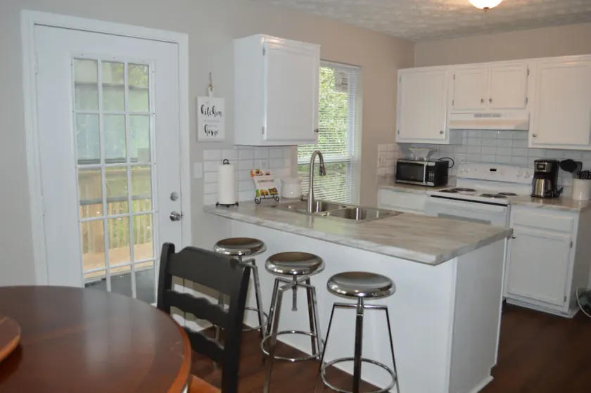 Spacious Home Near Atlanta, Sweetwater Park, Six Flags and Airport - Image 1