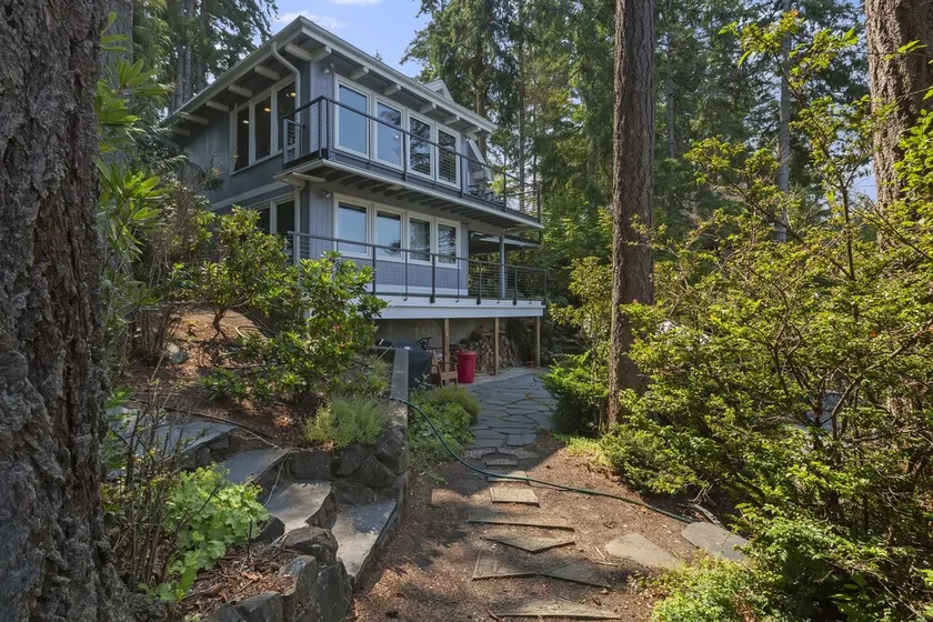 Treasure Island Beach House w/ Kayaks, Fun, Views, and Hot Tub! - Image 1