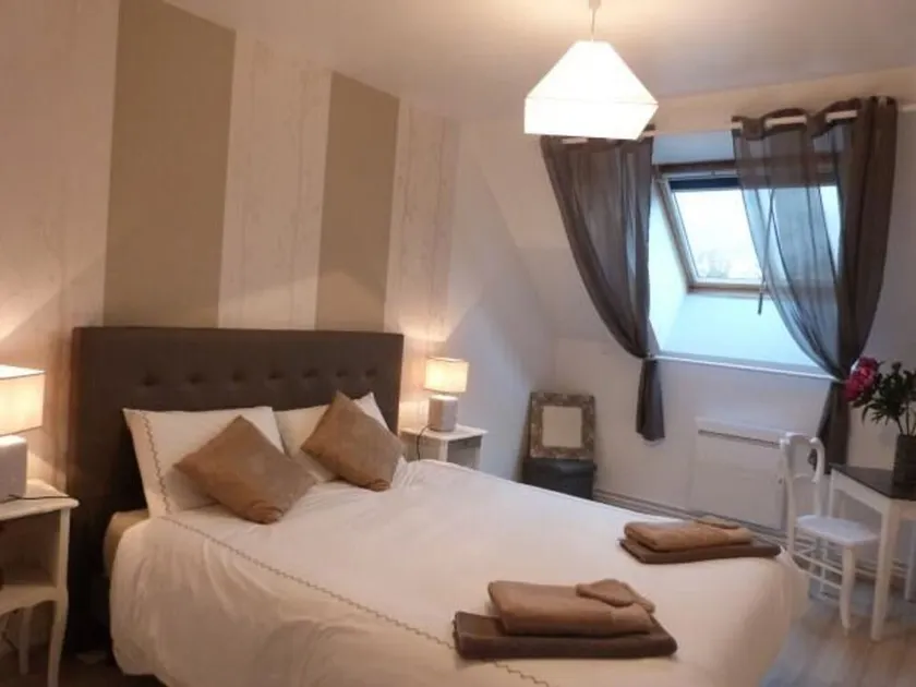 Casa renovada con terraza, internet y garaje cerca de Vallon-sur-Gée - Image 1