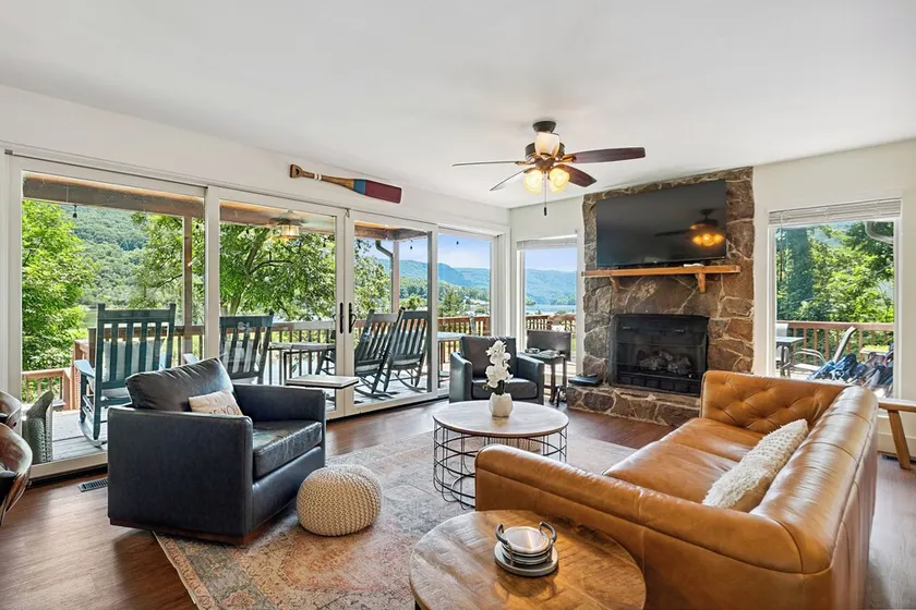 Tennessee Riverfront Cottage, HOT TUB on 3 Acres - Image 1