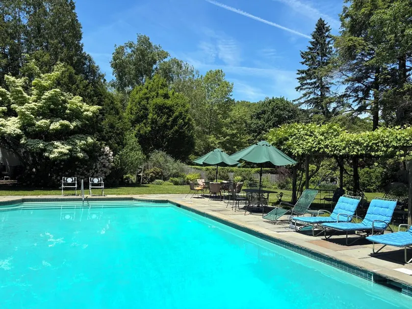 Spacious 1790  Captain's estate,  large pool,  near beautiful beach - Image 1