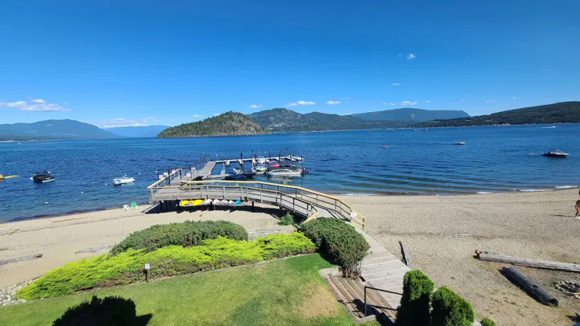 SHUSWAP LAKE SHUSWAP BEACHFRONT BY THE PARK BOAT SLIP PIER NEW DOCK SEP30 WIFI - Image 1