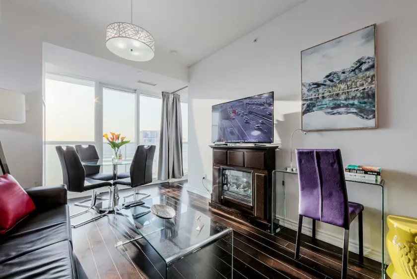 Family Size downtown Toronto condo (Sleeps 6) w. Balcony near Sick Kids Hospital - Image 1