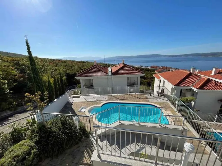 Holiday apartment with air conditioning and outdoor pool - Image 1